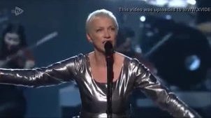 Annie Lennox sings Fool On The Hill