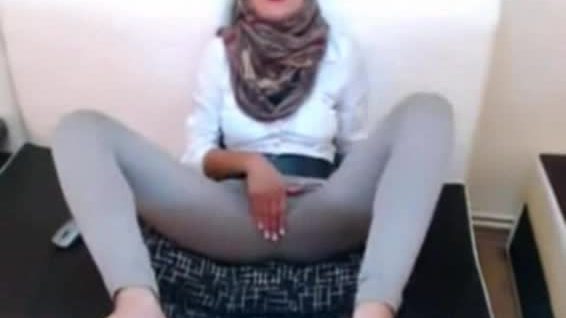 Sexy Hijab Girl Masturbating