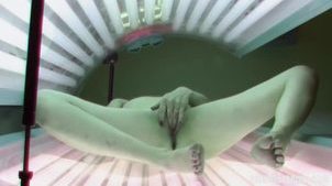 Slow Pussy Masturbation in Public Solarium