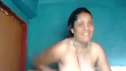 Desi wife bath clip selfie