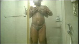 SHONU BADE GAAND WALI HANDLED BY HOTEL SERVICE BOY DESI INDIAN WIFE