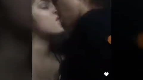 Se le sale los lesbiana en pleno en directo