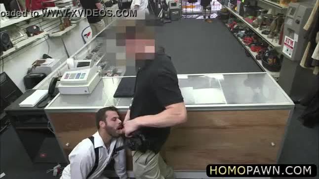 Innocent costumer do hardcore bareback in the pawnshop