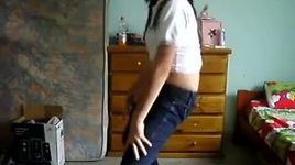 Las amigas bailando en la habitacion muy sexsy