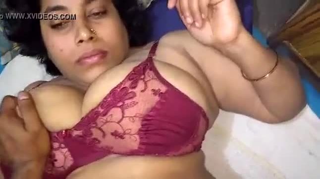 Indian chubby aunty fucks with man