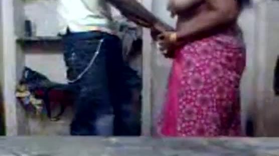 Telugu Andhra housewife lanja aunty comes to neighbour young boy room for fuckin