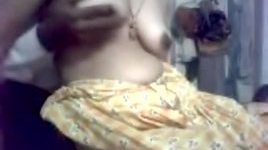 Desi Web Couple exposing her boobs and ass