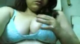 Desi indian chubby aunty strips n masturbates