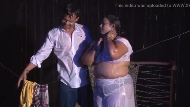 Sona Aunty ki wet boobs Hot show