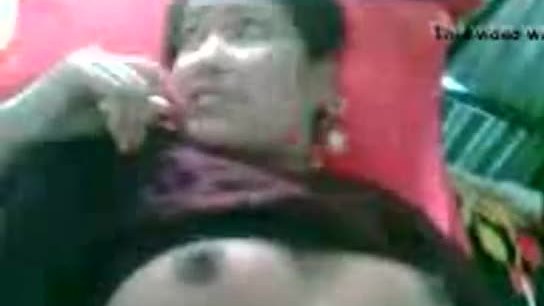 Northindian Aunty Show Her Busty Boobs and Pussy to BF