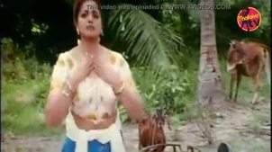 Actress Ravali Navel and Cleavage Show Aditch Adikkanum Song Anbuthollai Tam