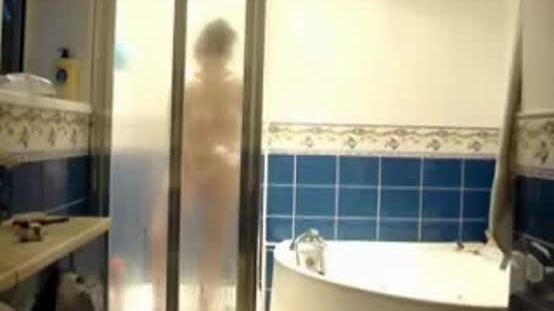 Finally I caught my mum fully nude in bath room